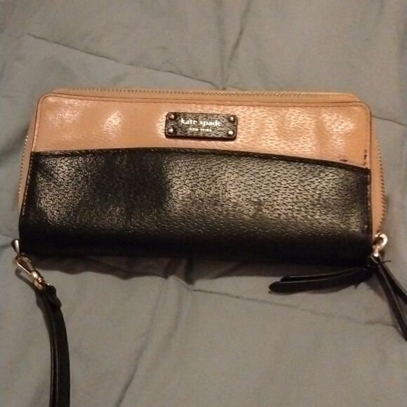 Kate Spade   - Picture 1 of 7